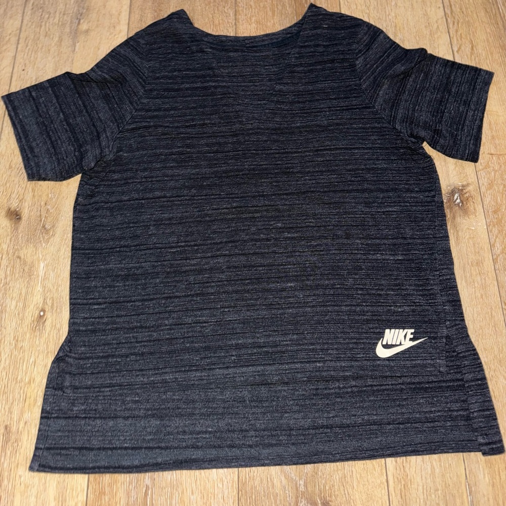 Nike Women’s Charcoal‎ Gray Tee Medium Active